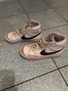 Nike High-Top Sneakers in white with Black Swooshi